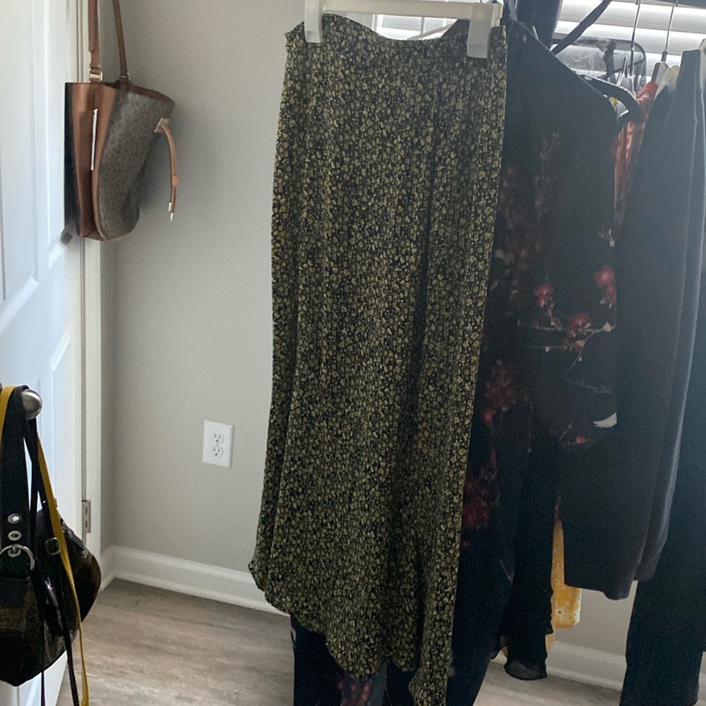 Rebels & lovers blk & yellow floral skirt  size large
